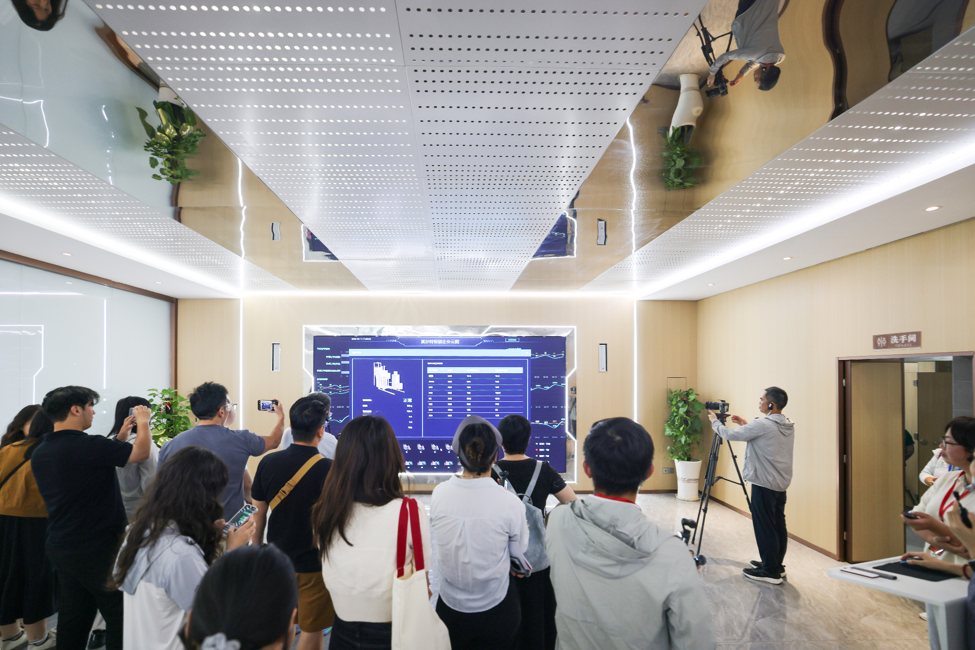 赓续长征精神，一块磁钢的 